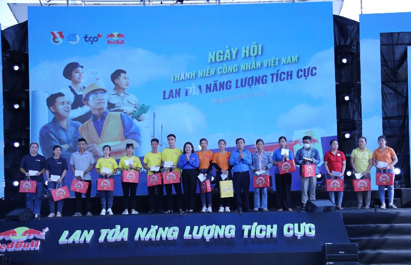 Sôi nổi các hoạt động trong Tháng công nhân Việt Nam